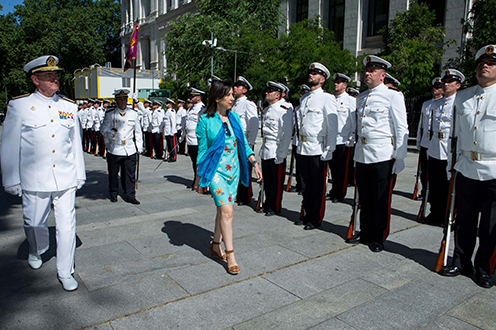 La ministra de Defensa visita el Cuartel General de la Armada