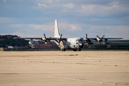 Llegada del avión Hércules C-130 del Ejército del Aire español
