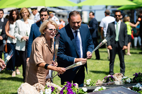 El ministro José Luis Ábalos, en el homenaje alas víctimas del accidente de Spanair en su décimo aniversario