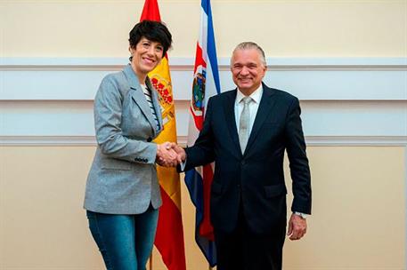 22/04/2024. Elma Saiz meets with Costa Rica's Minister for Foreign Affairs and Worship to advance the Bilateral Agreement on Social Security...