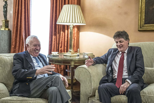 García-Margallo con el comisario europeo (Foto: EFE)