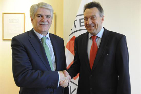28/02/2017. El ministro Dastis se reúne con el presidente del Comite Intern. de Cruz Roja.