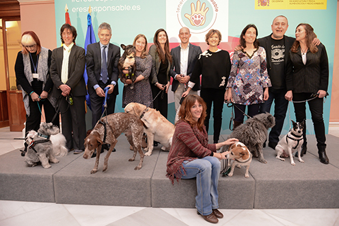 La ministra García Tejerina presenta el Plan de Actuaciones para la Tenencia Responsable de Animales de Compañía