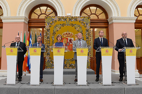 La ministra García Tejerina, con sus homólogos de Finlandia, Francia, Grecia, Irlanda y Portugal