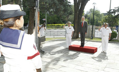 El ministro de Defensa, Pedro Morenés a su llegada (Foto: Ministerio de Defensa)