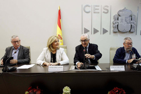 21/09/2015. La ministra Bañez se reune con los representantes de los trabajadores y los empresarios.