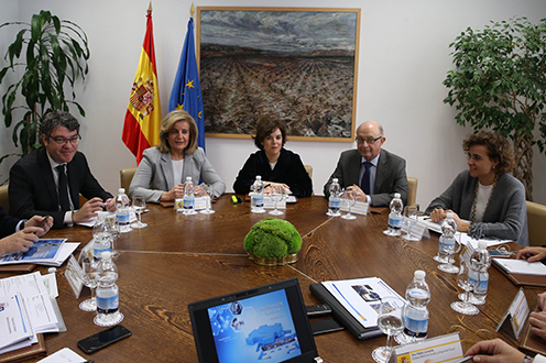 Álvaro Nadal, Fátima Báñez, Soraya Sáenz de Santamaría, Cristóbal Montoro y Dolors Montserrat