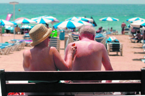 Foto de jubilados en la playa (Archivo)