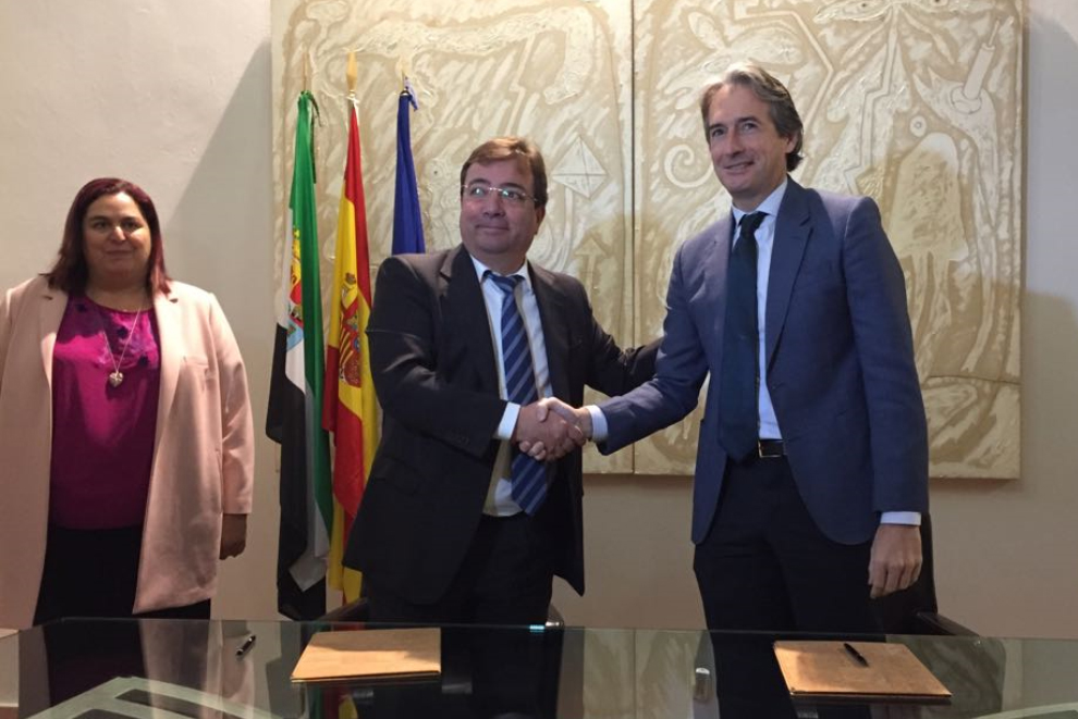 De la Serna y Fernández Vara firman un Protocolo de Colaboración relativo a las rutas aéreas Badajoz-Madrid y Badajoz-Barcelona