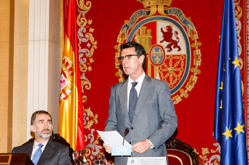 S.M. el Rey Felipe VI junto a José Manuel Soria durante el acto (Foto: Ministerio de Industria, Energía y Turismo)