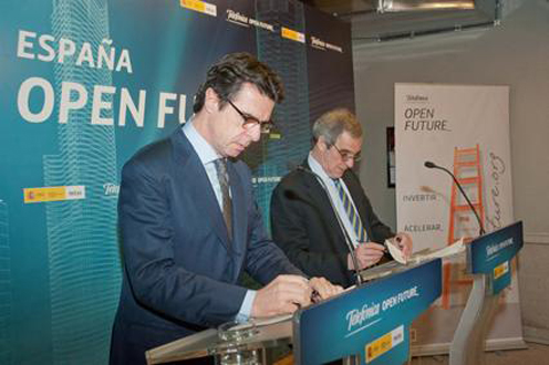 El ministro Soria con el presidente de Telefónica ponen en marcha el open Future(Ministerio)