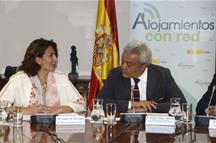 La Secretaria de Estado de Turismo, Isabel María Borrego, el director general de Red.es, Daniel Noguera. (Ministerio)