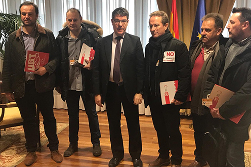 Alberto Nadal con los representantes sindicales