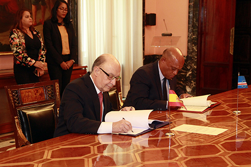 5/06/2017. Montoro y Tavares firman un Convenio entre España y Cabo Verde