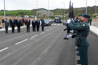 Rajoy recibe honores a su llegada al Polígono de Experiencias para Fuerzas Especiales de la Guardia Civil