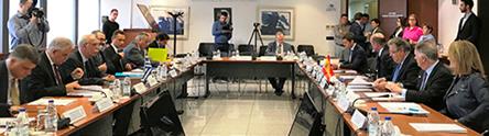 Las delegaciones española y griega durante la reunión mantenida en la sede del Ministerio de Protección Ciudad