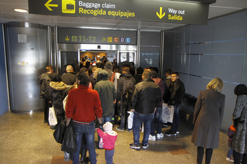 Los refugiados en el aeropuerto de Madrid-Barajas