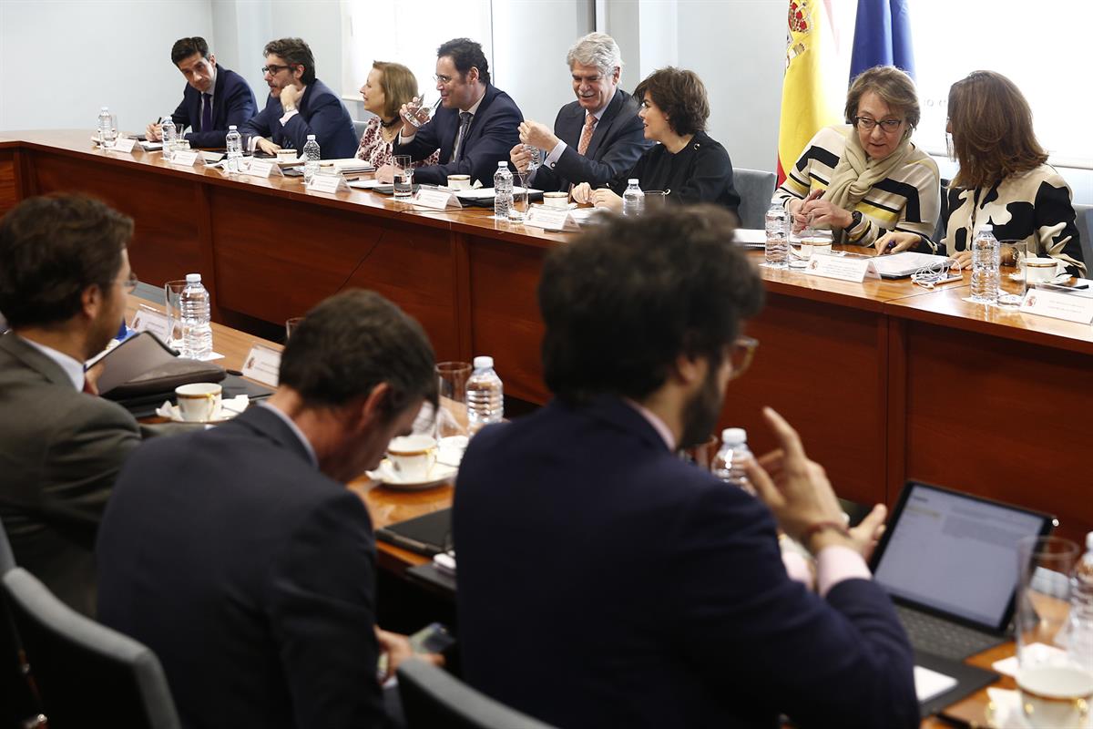 12/03/2018. La vicepresidenta preside la reunión sobre el Brexit. La vicepresidenta del Gobierno, Soraya Sáenz de Santamaría, preside la Com...
