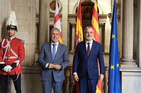 El ministro de Política Territorial y Memoria Democrática, Ángel Víctor Torres y el alcalde de Barcelona, Jaume Collboni