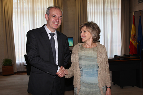 La ministra de Sanidad, Consumo y Bienestar Social, María Luisa Carcedo, con el ministro de Salud de Andorra
