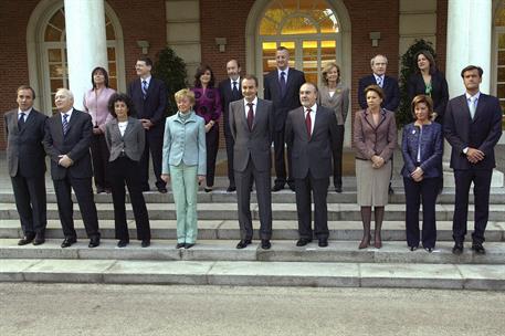 21/04/2006. Foto de familia del Gobierno de José Luis Rodríguez Zapatero, tras la remodelación anunciada el 7 de abril de 2006