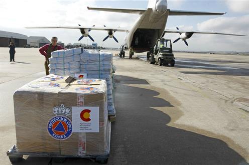 Envío de ayuda humanitaria de la AECID desde la base aérea de Torrejón