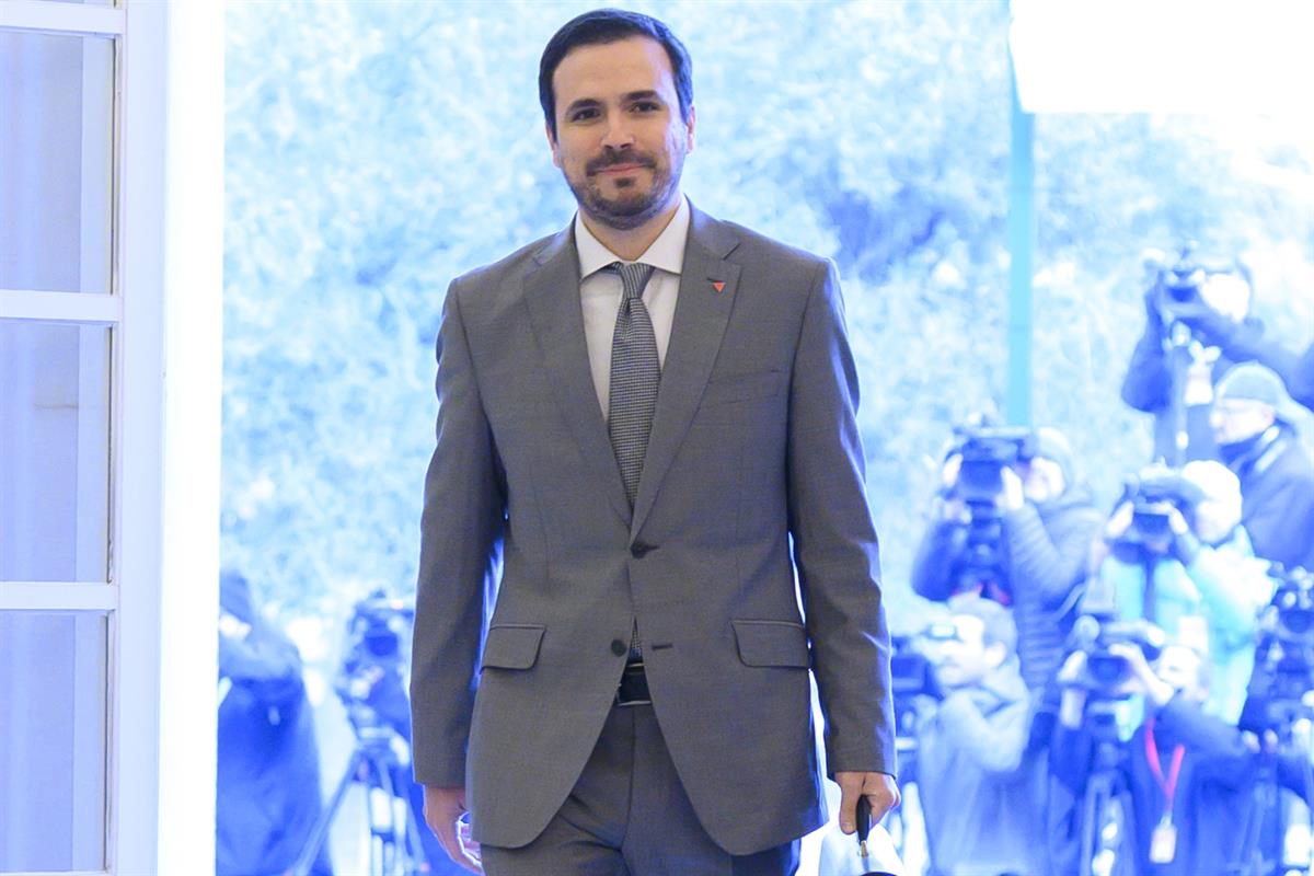 14/01/2020. El ministro de Consumo, Alberto Garzón, entra en el edificio donde se celebra el Consejo de Ministros