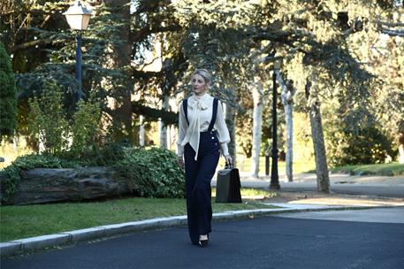 22/11/2023. Yolanda Díaz. La vicepresidenta segunda y ministra de Trabajo y Economía Social, Yolanda Díaz, pasea por los jardines de La Moncloa.