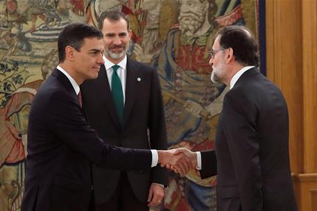 2/06/2018. The President of the Government, Pedro Sánchez, and the former President, Mariano Rajoy, greet each other, in the presence of the King, ...