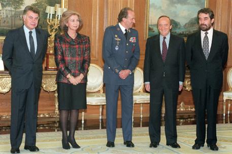 19/12/1995. Gabinete de diciembre de 1995 a mayo 1996. El nuevo ministro de Asuntos Exteriores, Carlos Westendorp, junto a los Reyes, el presidente...
