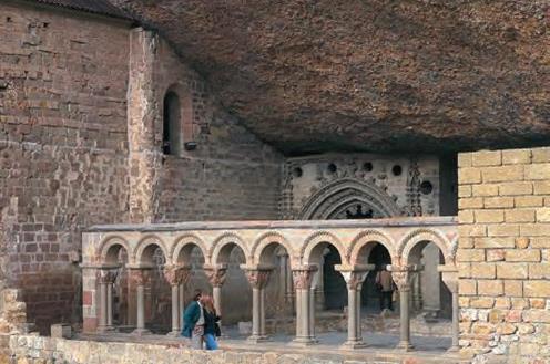 13. Claustro del Monasterio de San Juan de la Peña.jpg