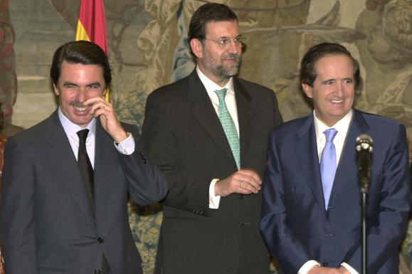 28/02/2001. 28 Seventh Legislature (3). Cabinet from February 2001 to July 2002. The President of the Government, José María Aznar (on the l...