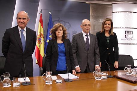 30/12/2011. Consejo de Ministros: Soraya Sáenz, Báñez, Montoro y De Guindos. La vicepresidenta del Gobierno, ministra de la Presidencia y Po...