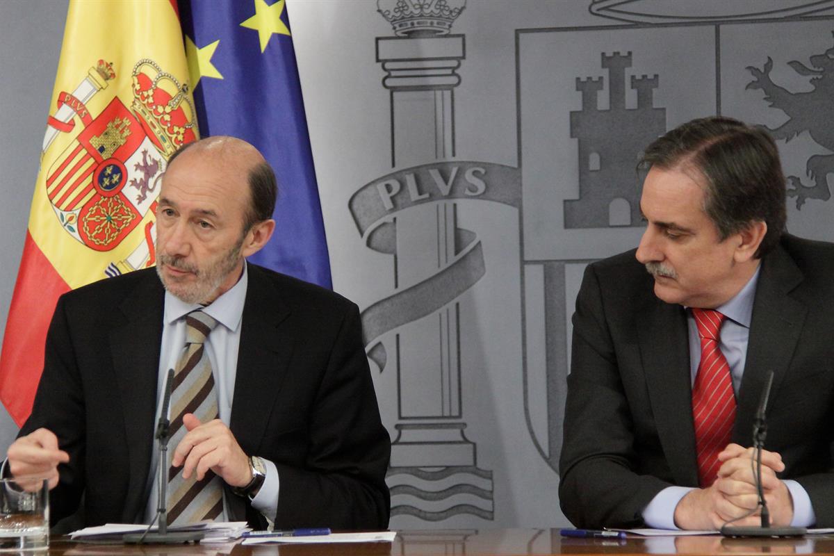 25/03/2011. Consejo de Ministros: Alfredo Pérez Rubalcaba y Valeriano Gómez. El vicepresidente primero, ministro del Interior y portavoz del...