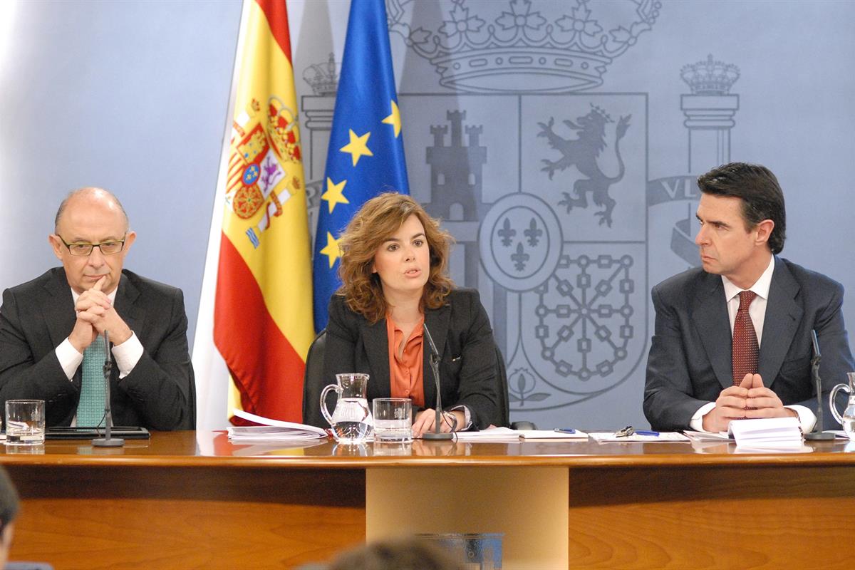 30/03/2012. Consejo de Ministros: Soraya Sáenz, Montoro y Soria. La vicepresidenta del Gobierno, ministra de la Presidencia y Portavoz, Sora...