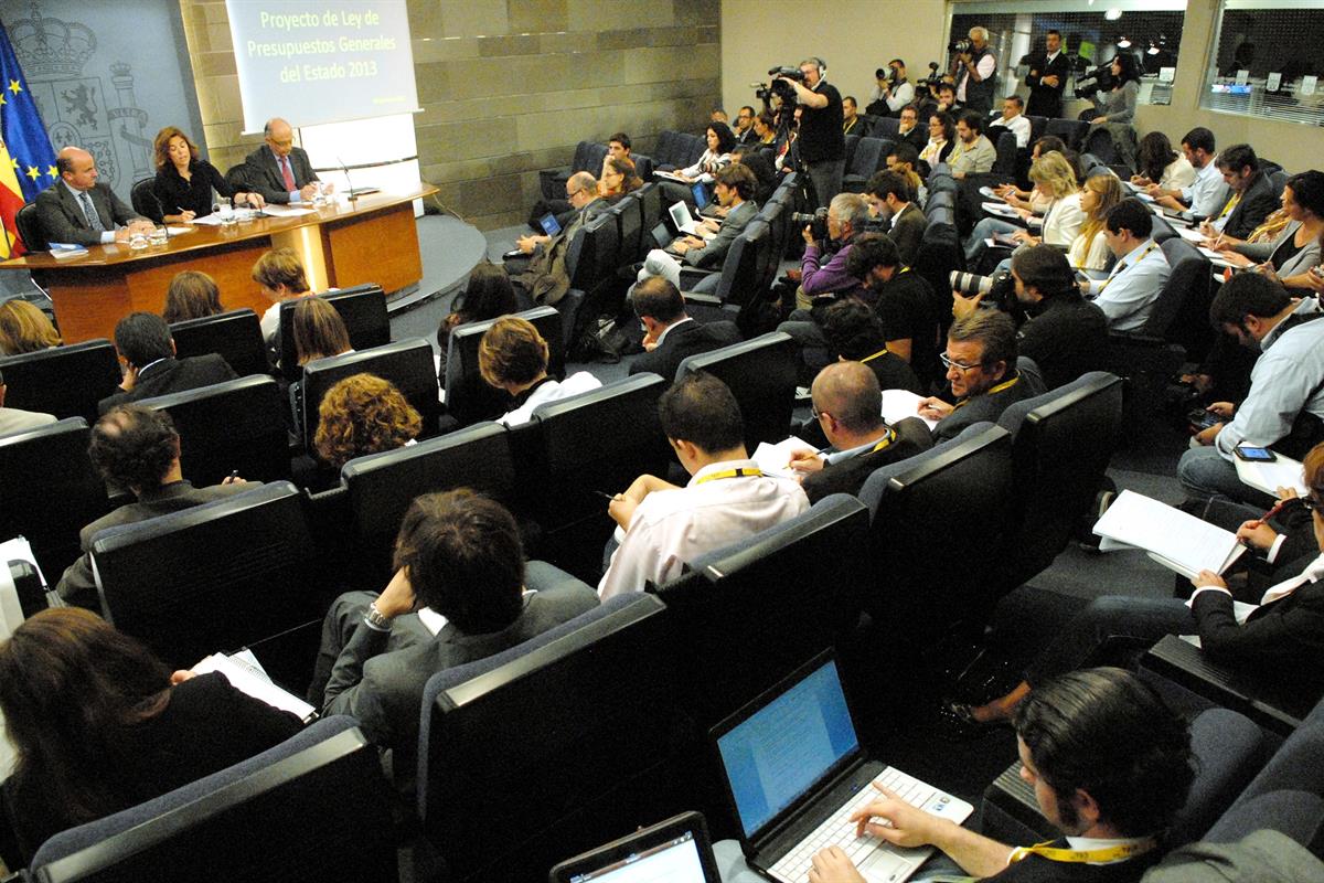 27/09/2012. Consejo de Ministros: Sáenz de Santamaría, Montoro y De Guindos. La vicepresidenta, ministra de la Presidencia y Portavoz, Soray...