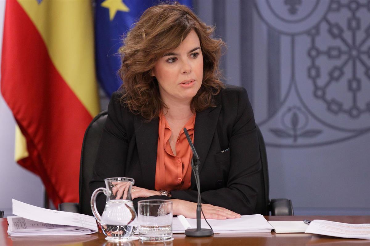 30/03/2012. Consejo de Ministros: Soraya Sáenz, Montoro y Soria. La vicepresidenta del Gobierno durante la rueda de prensa posterior al Cons...