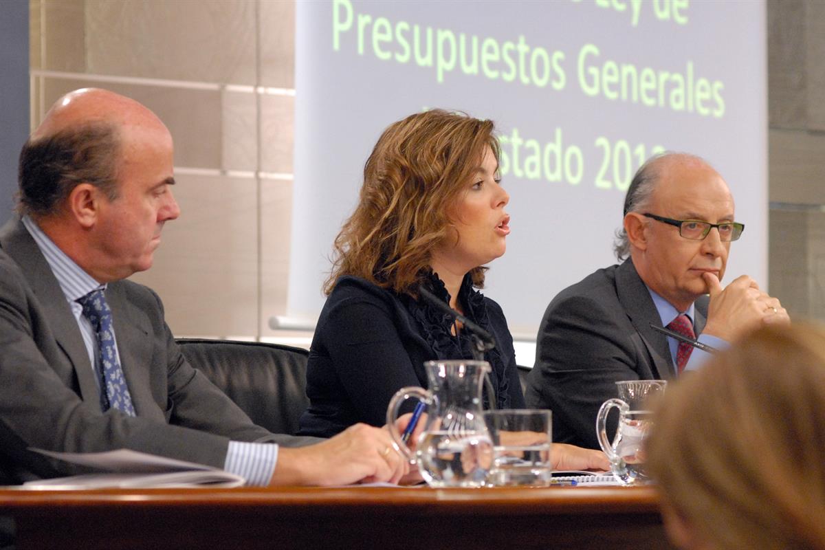 27/09/2012. Consejo de Ministros: Sáenz de Santamaría, Montoro y De Guindos. La vicepresidenta, ministra de la Presidencia y Portavoz, Soray...