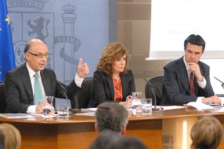 30/03/2012. Consejo de Ministros: Soraya Sáenz, Montoro y Soria. La vicepresidenta del Gobierno, ministra de la Presidencia y Portavoz, Sora...