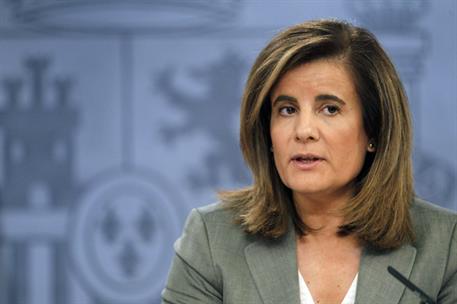 30/11/2012. Consejo de Ministros: Sáenz de Santamaría y Fátima Báñez. La ministra de Empleo y Seguridad Social, Fátima Báñez, durante la rue...