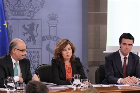 30/03/2012. Consejo de Ministros: Soraya Sáenz, Montoro y Soria. La vicepresidenta del Gobierno, ministra de la Presidencia y Portavoz, Sora...
