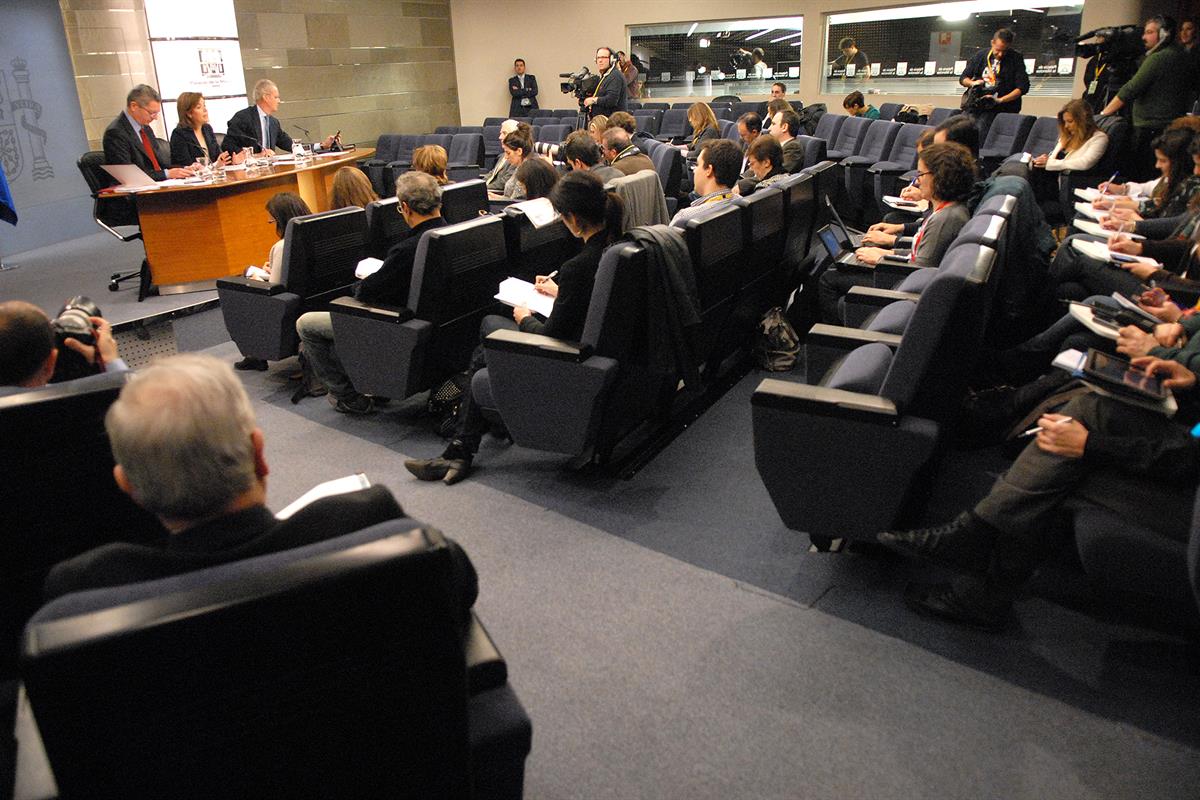 21/12/2012. Consejo de Ministros: Sáenz de Santamaría, Gallardón y Morenés. La vicepresidenta, ministra de la Presidencia y Portavoz, Soraya...