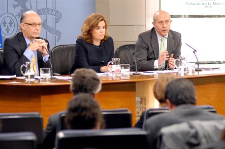 13/04/2012. Consejo de Ministros: Soraya Sáenz, Montoro y Wert. La vicepresidenta del Gobierno, ministra de la Presidencia y Portavoz, Soray...