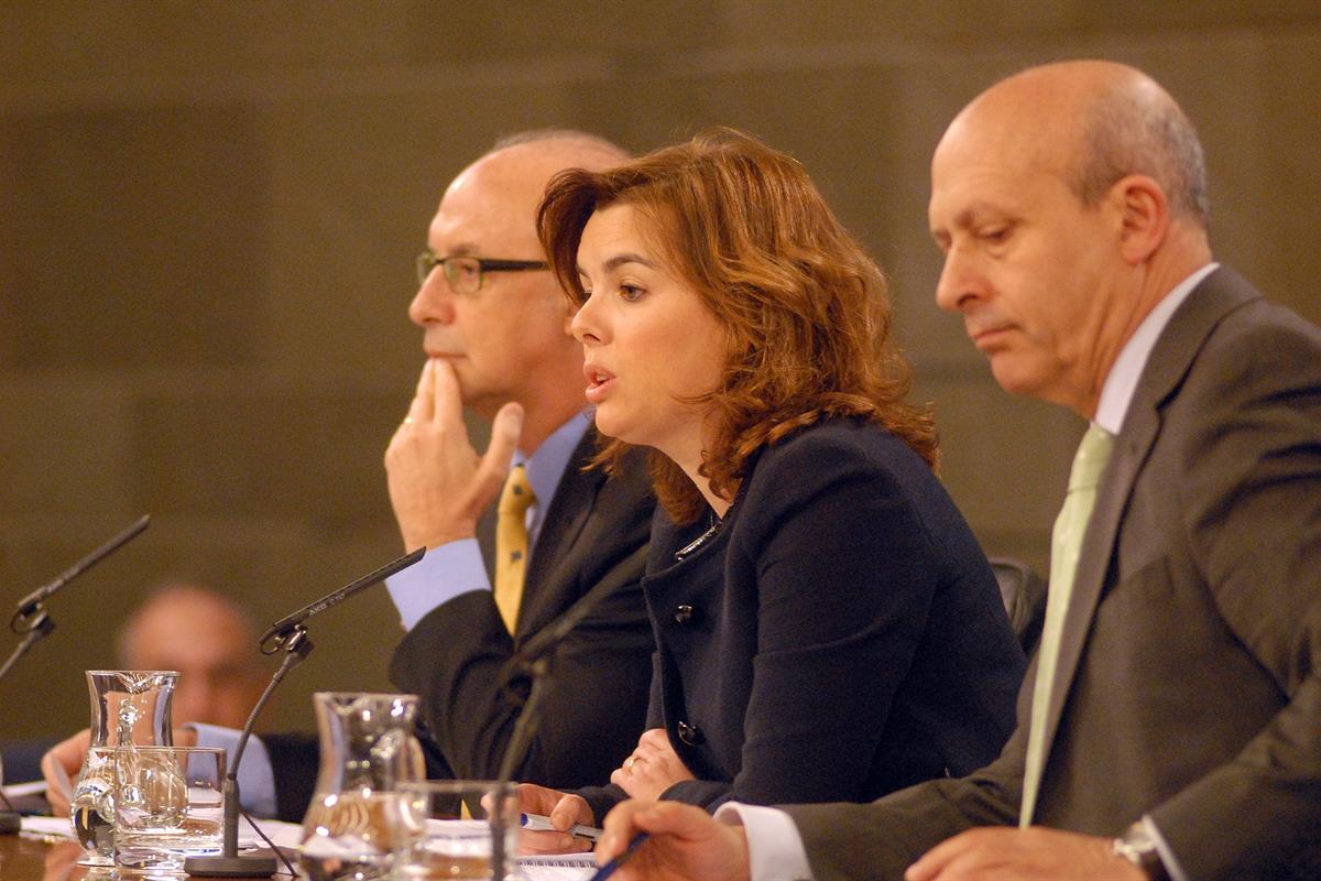 13/04/2012. Consejo de Ministros: Soraya Sáenz, Montoro y Wert. La vicepresidenta del Gobierno, ministra de la Presidencia y Portavoz, Soray...