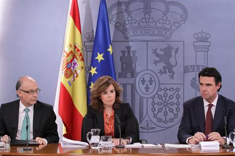 30/03/2012. Consejo de Ministros: Soraya Sáenz, Montoro y Soria. La vicepresidenta del Gobierno, ministra de la Presidencia y Portavoz, Sora...