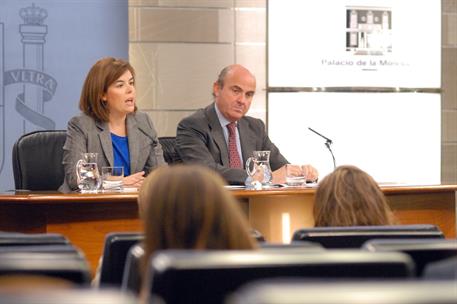 15/11/2012. Consejo de Ministros: Sáenz de Santamaría y De Guindos. La vicepresidenta, ministra de la Presidencia y Portavoz, Soraya Sáenz d...