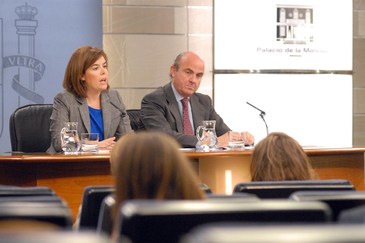 15/11/2012. Consejo de Ministros: Sáenz de Santamaría y De Guindos. La vicepresidenta, ministra de la Presidencia y Portavoz, Soraya Sáenz d...