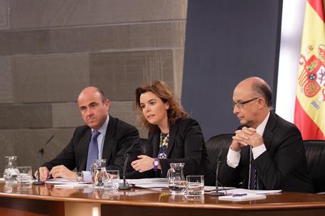 13/07/2012. Consejo de Ministros: Sáenz de Santamaría, Montoro y De Guindos. La vicepresidenta, ministra de la Presidencia y Portavoz, Soray...