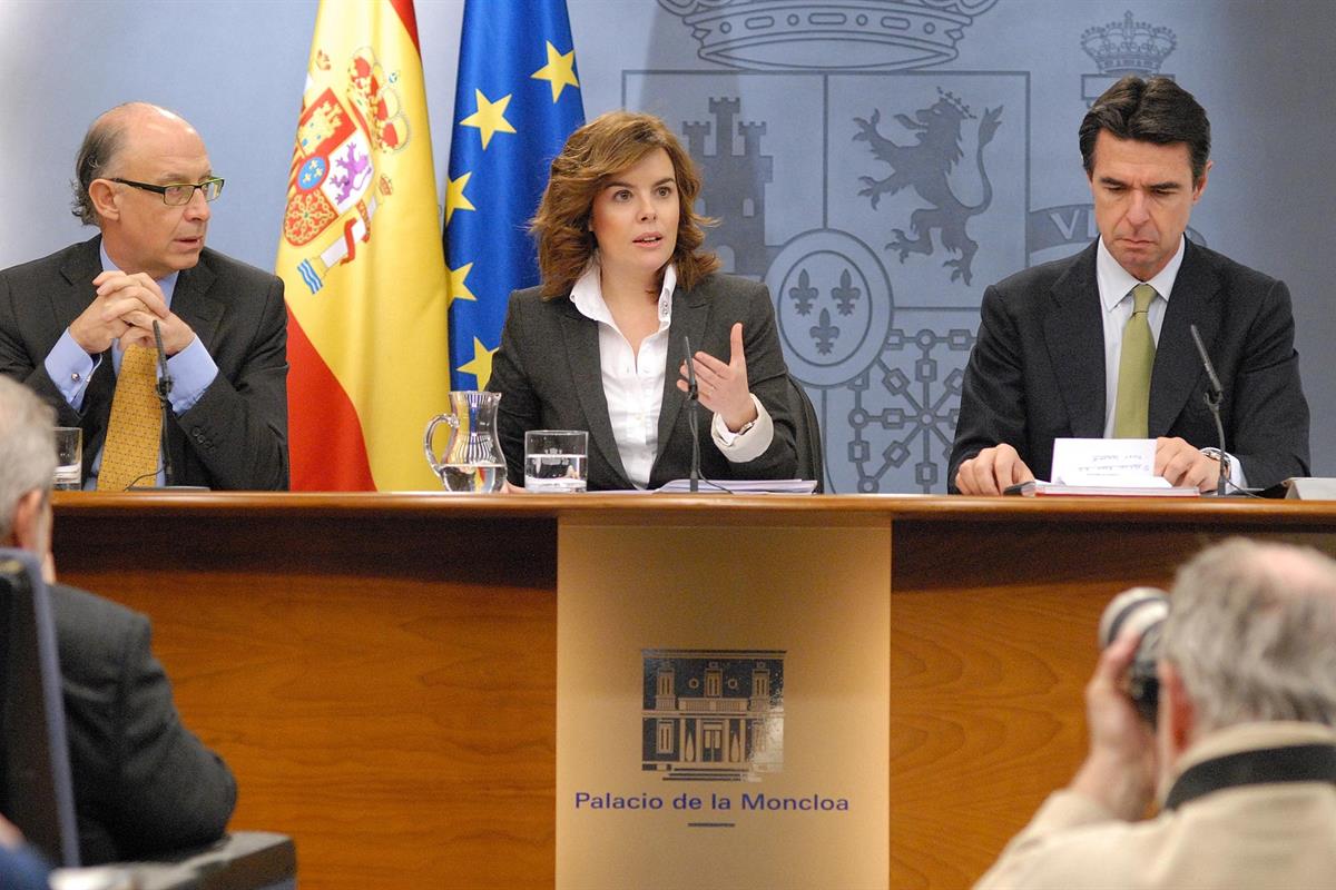 27/01/2012. Consejo de Ministros: Soraya Sáenz, Montoro y Soria. La vicepresidenta del Gobierno, ministra de la Presidencia y Portavoz, Sora...