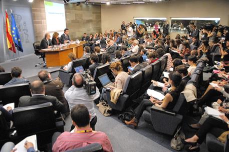 30/03/2012. Consejo de Ministros: Soraya Sáenz, Montoro y Soria. La vicepresidenta del Gobierno, ministra de la Presidencia y Portavoz, Sora...